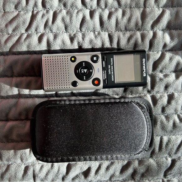 Hi I have a mint condition Olympus recorder if interested msg me thanks - Picture 3 of 5